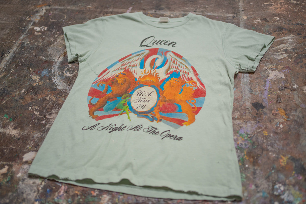 QUEEN A NIGHT AT THE OPERA – MadeWorn