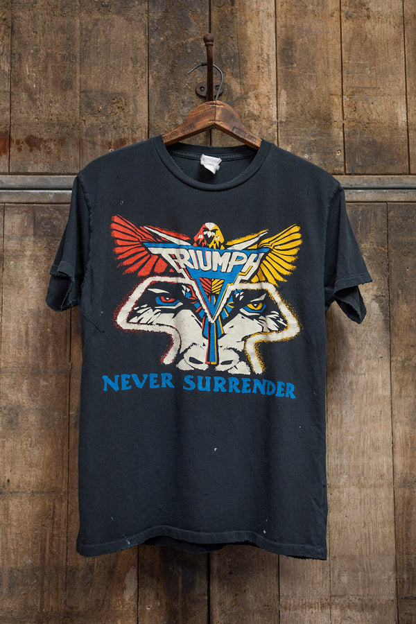 TRIUMPH NEVER SURRENDER '90S FIT